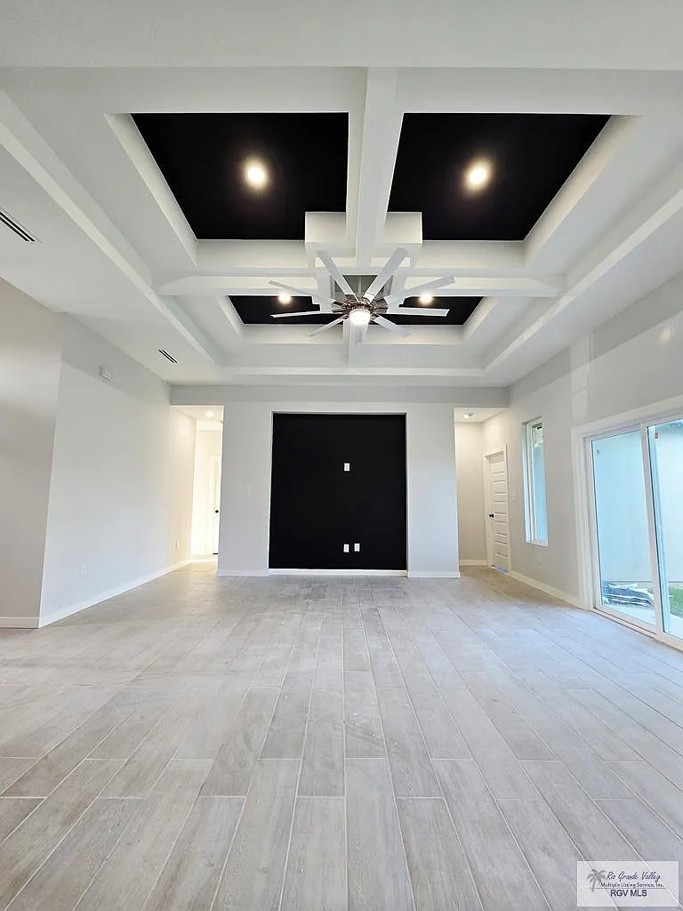 3 bed, 2.0 bath, 1611 sqft, $2,300 — Photo 2