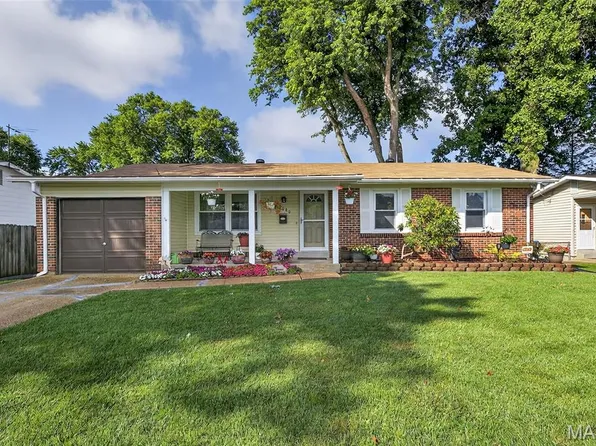 1080 Lees Ln, Florissant, MO 63031