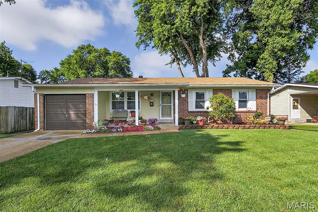 1080 Lees Ln photo 1