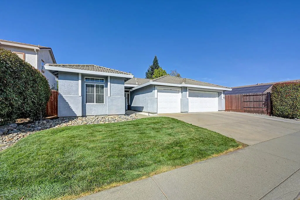238 Saint Tropez Ln — Photo 3