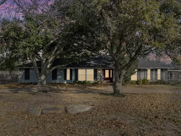 135 Moonlight Dr, Murphy, TX 75094