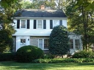 5188 Eastover Rd, Lyndhurst, OH 44124