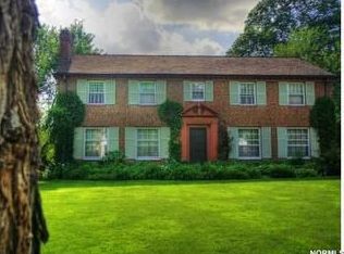 2692 Rocklyn Rd, Shaker Heights, OH 44122