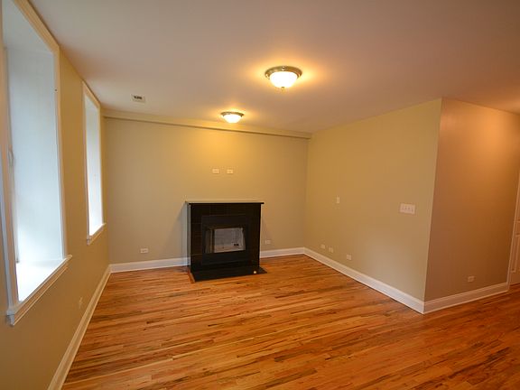 2nd image of 1638 W Greenleaf Ave #46