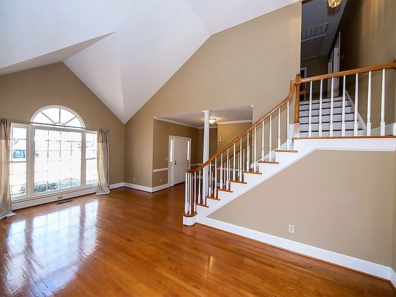 5th image of 8438 Meadowcroft Ct