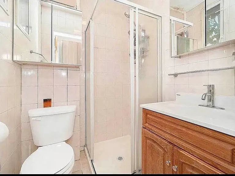 621 W 51st St #1W — Photo 6