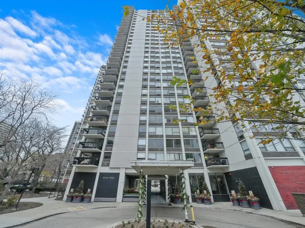 1460 Sandburg Ter APT 1610A, Chicago, IL 60610
