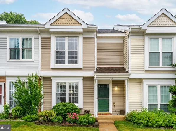98 Saint Charles Sq, Sterling, VA 20164