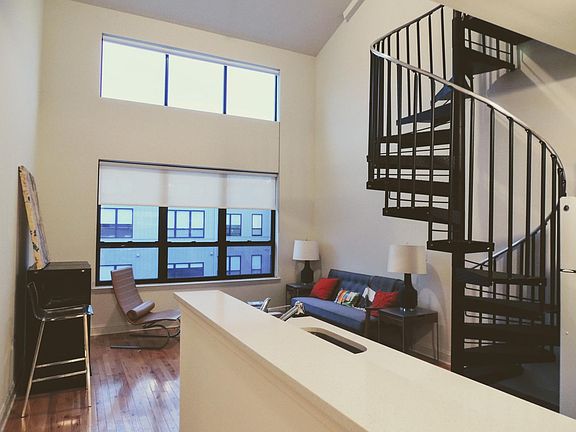 2nd image of 25 Senate Pl APT 528