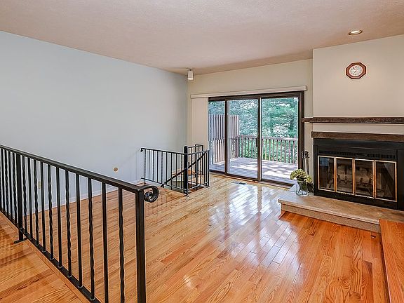 sunken living room w/LBFP