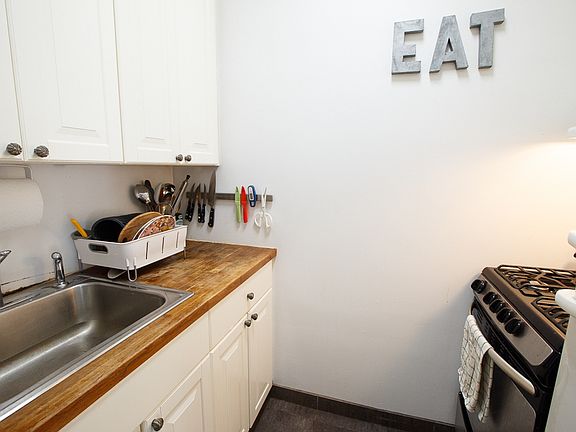 4th image of 59 Saint Felix St APT 1
