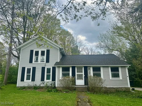 13621 W Spring St, Burton, OH 44021