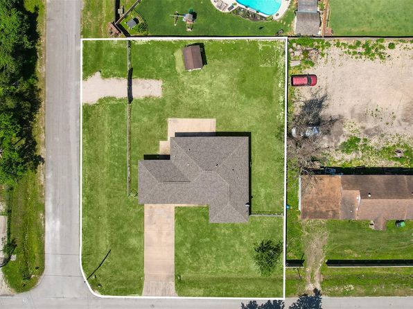 11703 Palmsprings Dr, Houston, TX 77034