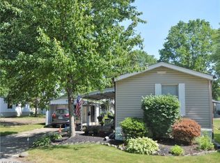 34 Flagler Dr, Olmsted Falls, OH