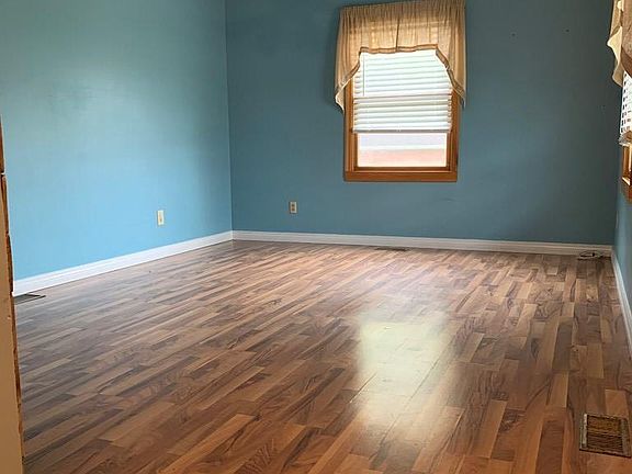 4th image of 8038 Chester St