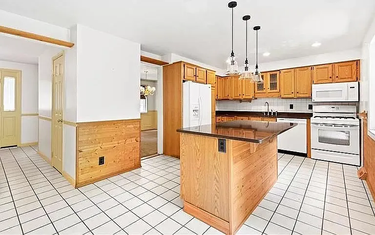 8811 Breezewood Dr — Photo 2