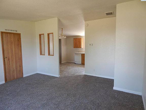 5th image of 3687 Everett St