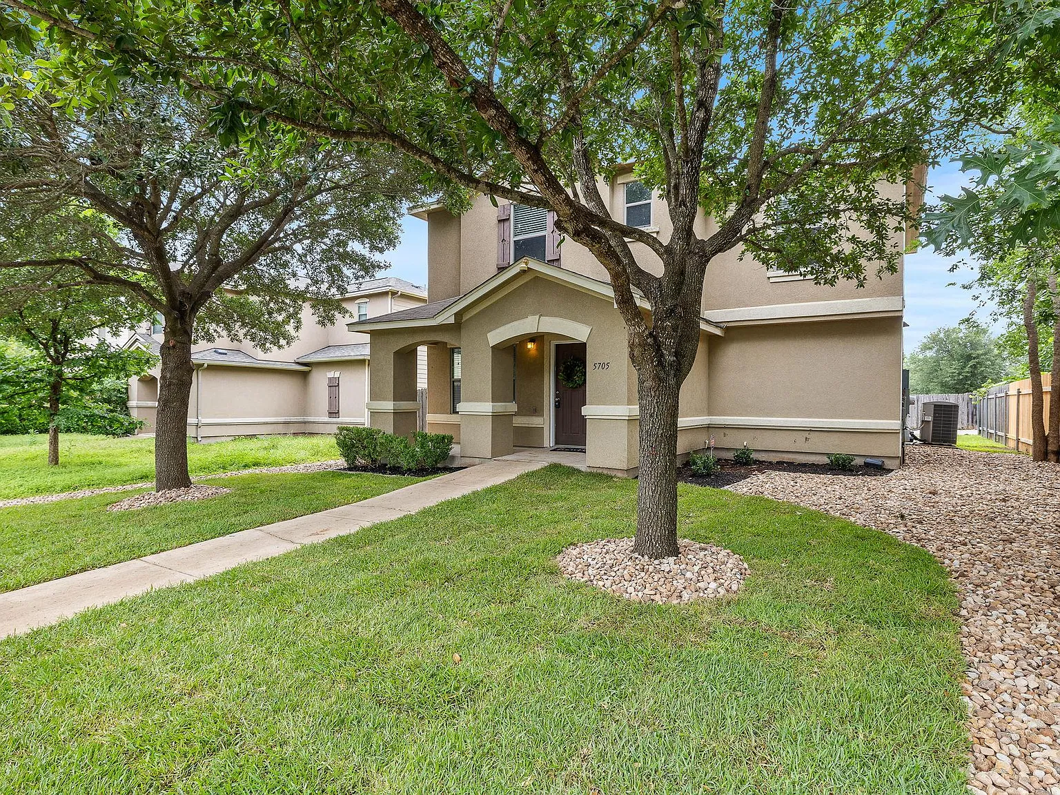 3 bed, 2.5 bath, 1491 sqft, $1,995 — Photo 1