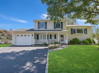 205 Greenbelt Pkwy, Holbrook, NY 11741