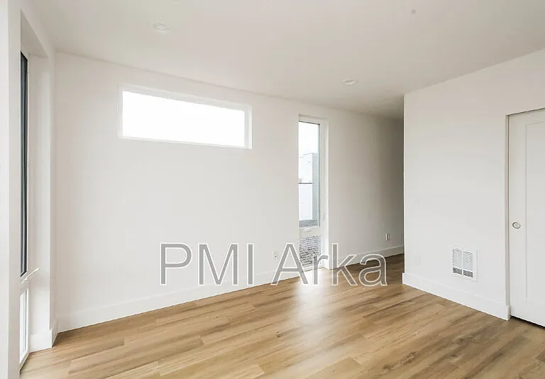 909 28th Ave S #C — Photo 11