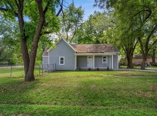 302 Walnut St, East Lynne, MO 64743