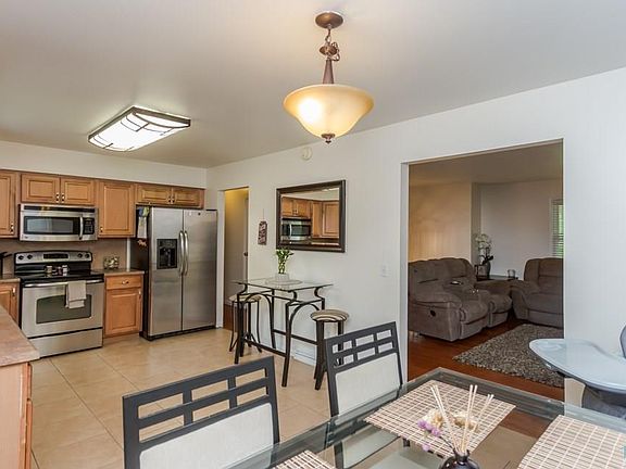 4th image of 2528 Luddington Dr