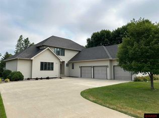 506 11th Ave NW, Waseca, MN 56093