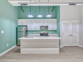 923 S East Ave