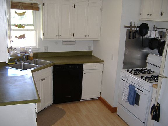 Updated appliances in kitchen