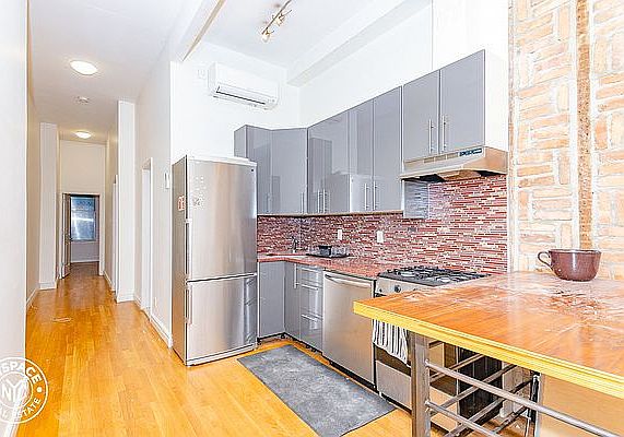 1st image of 153 Wilson Ave APT 1R
