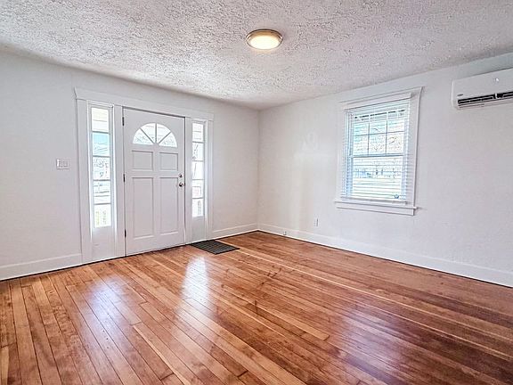 5th image of 4128 N Normandie St