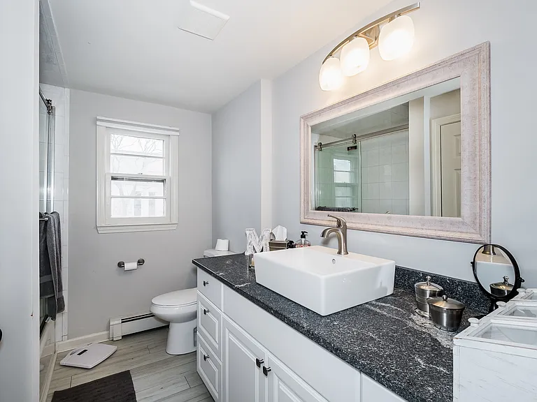 244-246 Bennett St #1 — Photo 3