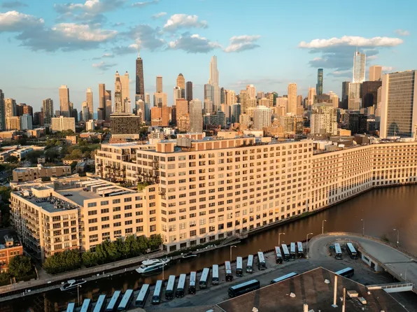 900 N Kingsbury St APT 712, Chicago, IL 60610