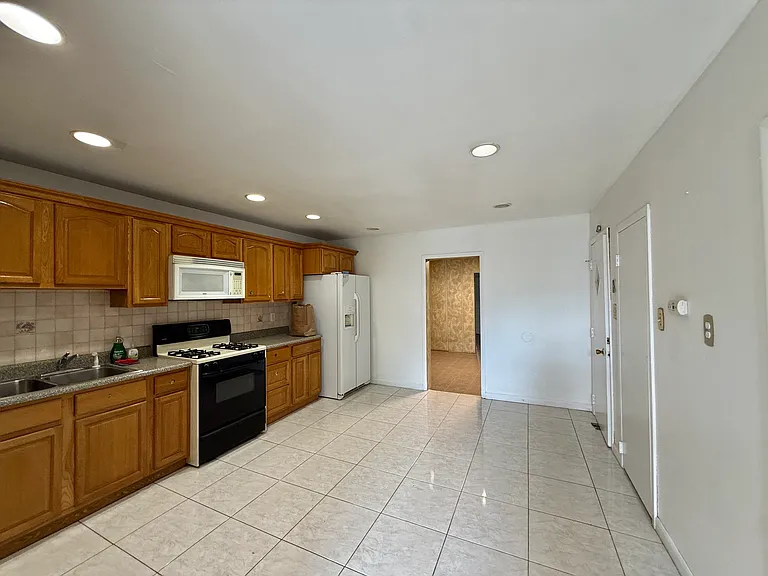 525 Harrison Ave #1 — Photo 5