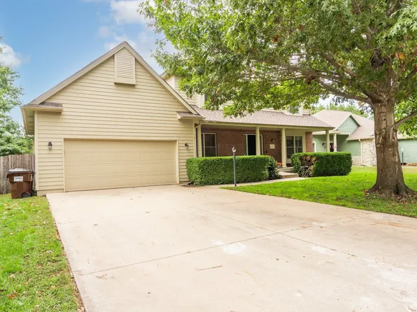 1017 Stoneridge Dr, Lawrence, KS 66049