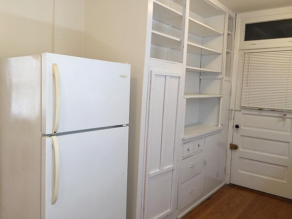 4th image of 2049 W Berwyn Ave APT 2A