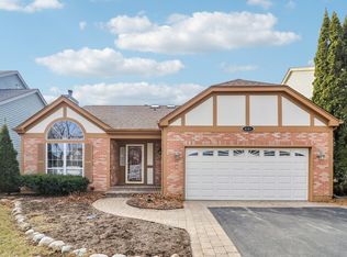 6167 Golfview Dr, Gurnee, IL 60031