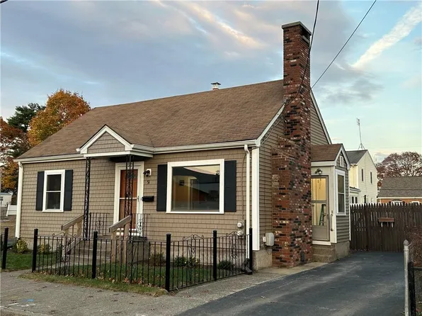 51 Cedarbrook Rd, Pawtucket, RI 02861