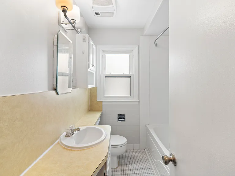 W Windemere Ave — Photo 12