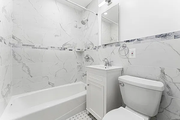 Bathroom, photo 1