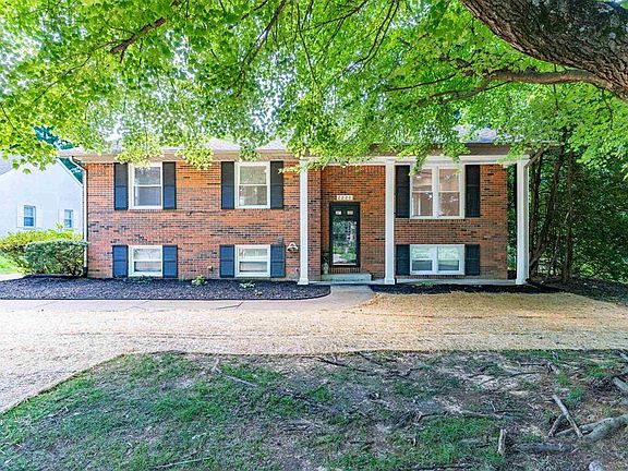 3rd image of 2226 Fairview Dr