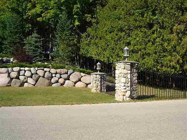 2nd image of 661 Country Knolls Dr