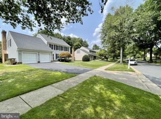 930 Farm Haven Dr, Rockville, MD 20852