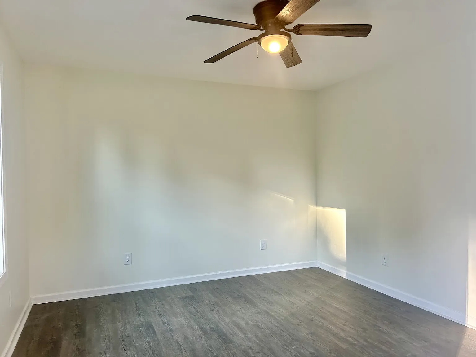 2 bed, 1.0 bath, 748 sqft, $1,275 — Photo 2