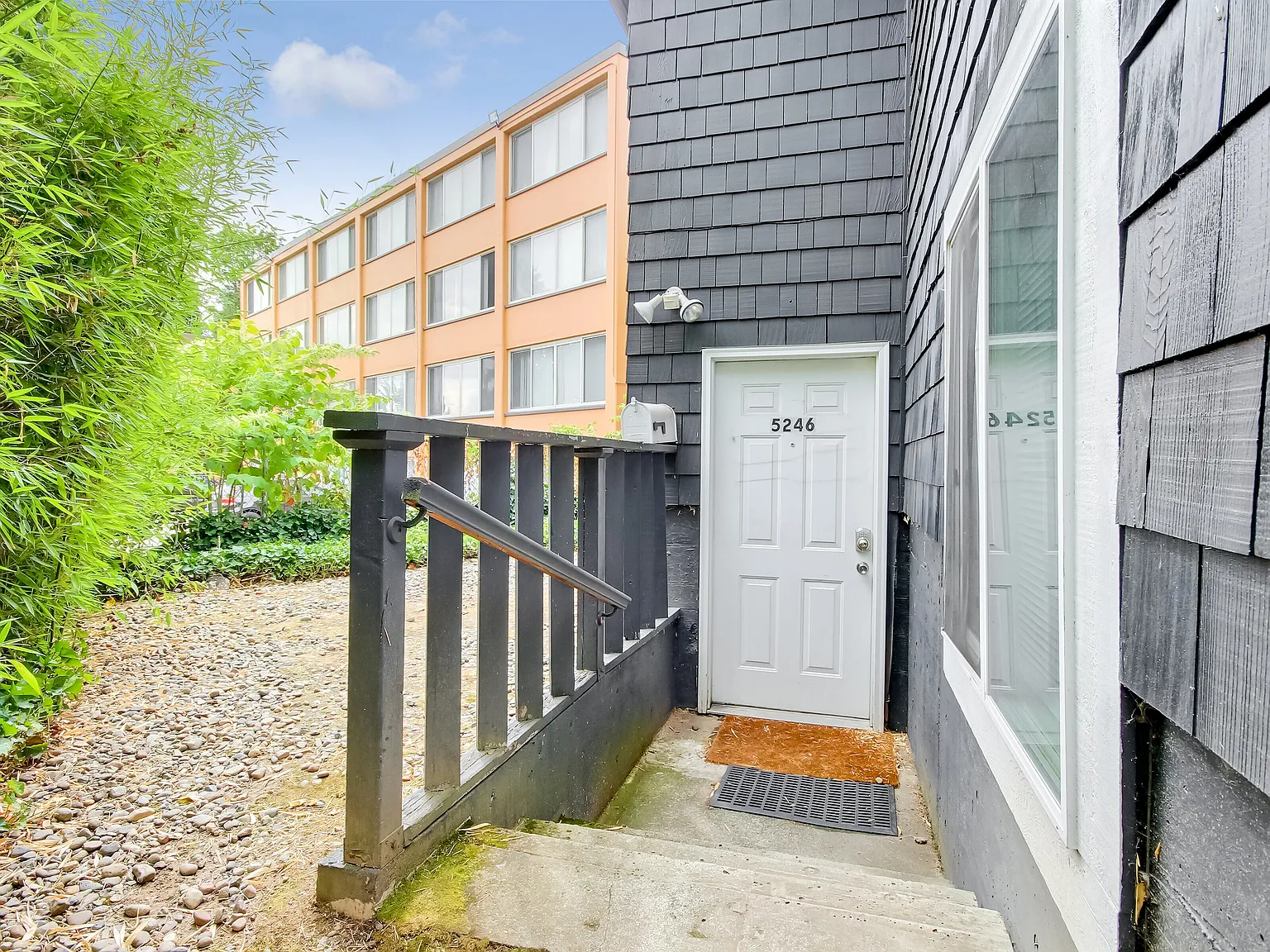 4 bed, 980 sqft, $3,950 — Photo 2
