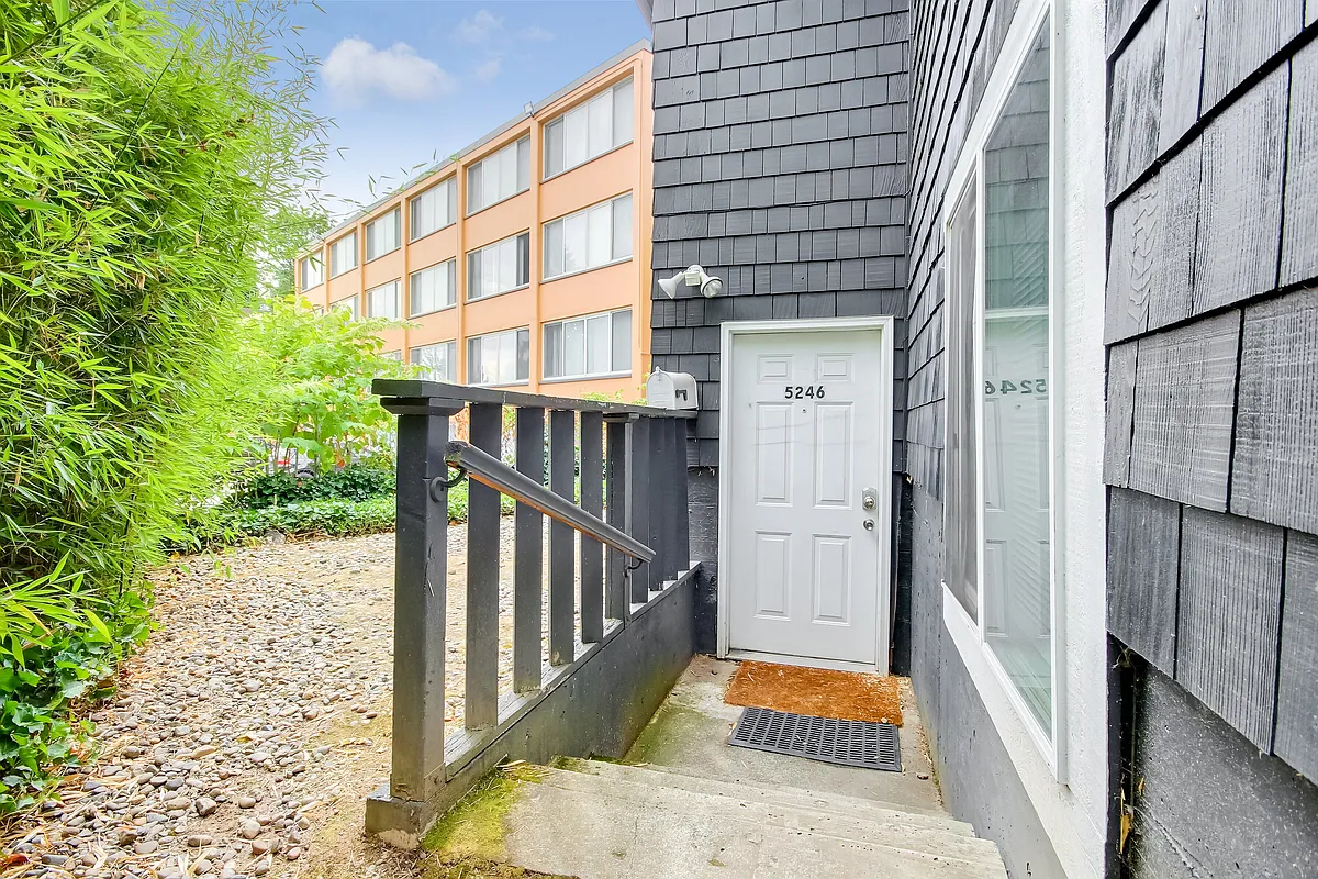 Building Photo - 5246 22nd Ave NE