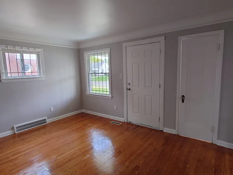 5263 Lodewyck St — Photo 7