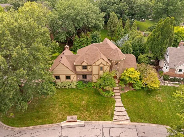 12401 W 110th Ter, Overland Park, KS 66210