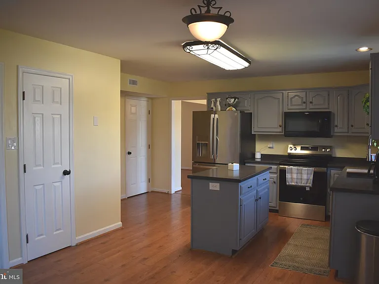 2174 E Greenleaf Dr — Photo 9