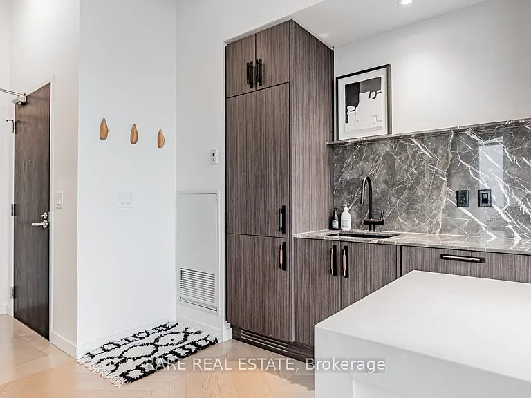 297 College St #Penthouse 5 — Photo 20